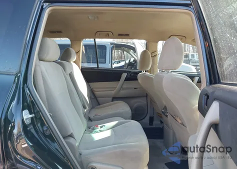 2010 Toyota Highlander Base V6 z USA, uszkodzony, nr VIN 5TDBK3EH8AS022085